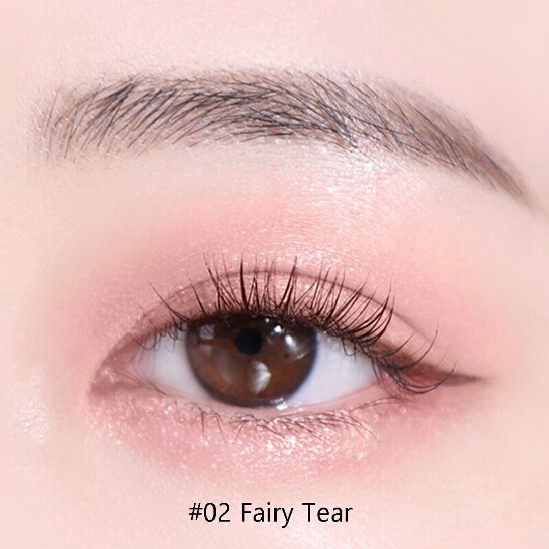 Colorgram Milk Bling Glitter Liquid Eyeliner applied on eyelids with shimmering glitter finish, showcasing the beauty product.