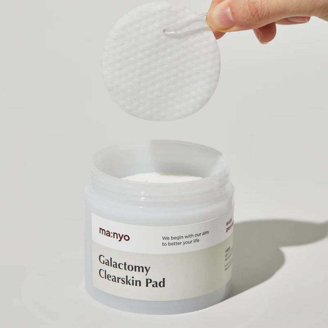 Ma:nyo Galactomy Clearskin Pad 60pcs, a toner pad for skincare, showing a close-up of the package with 60 pads inside.