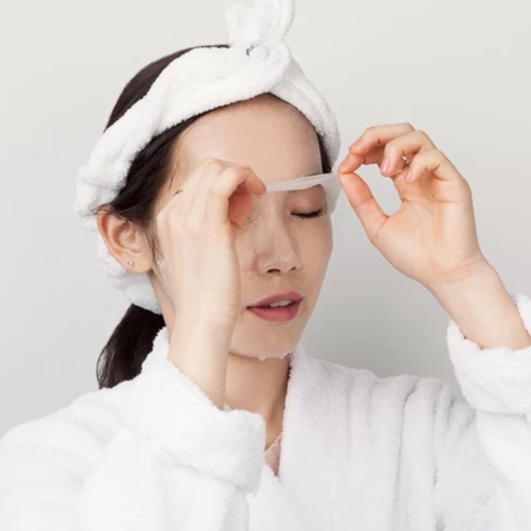 Ma:nyo Galactomy Essence Wrap Mask sheet showing a close-up of the hydrating mask with galactomyces essence.