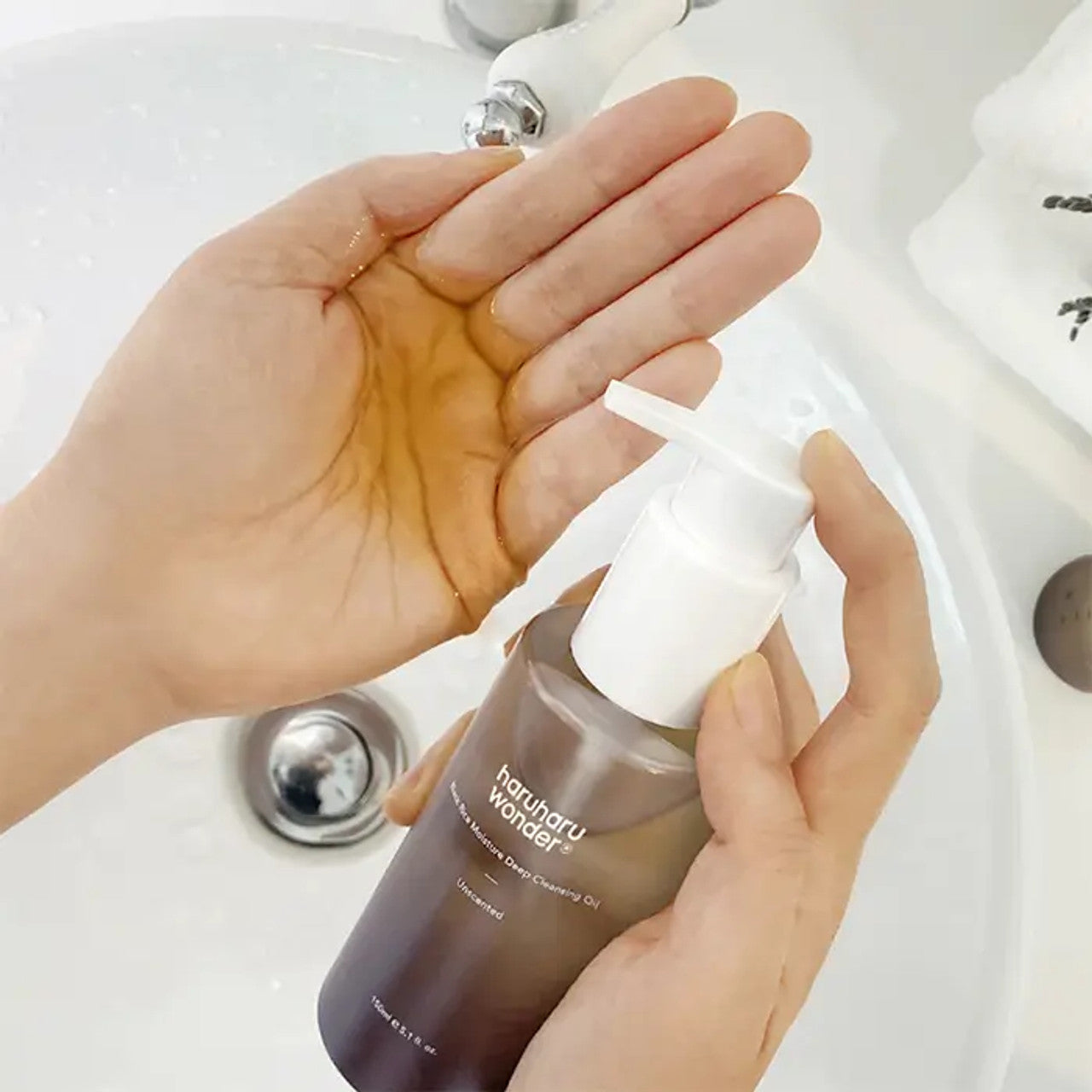 Haruharu Wonder Black Rice Moisture Cleansing Oil 150ml in a clear bottle, designed for deep cleansing and hydration.