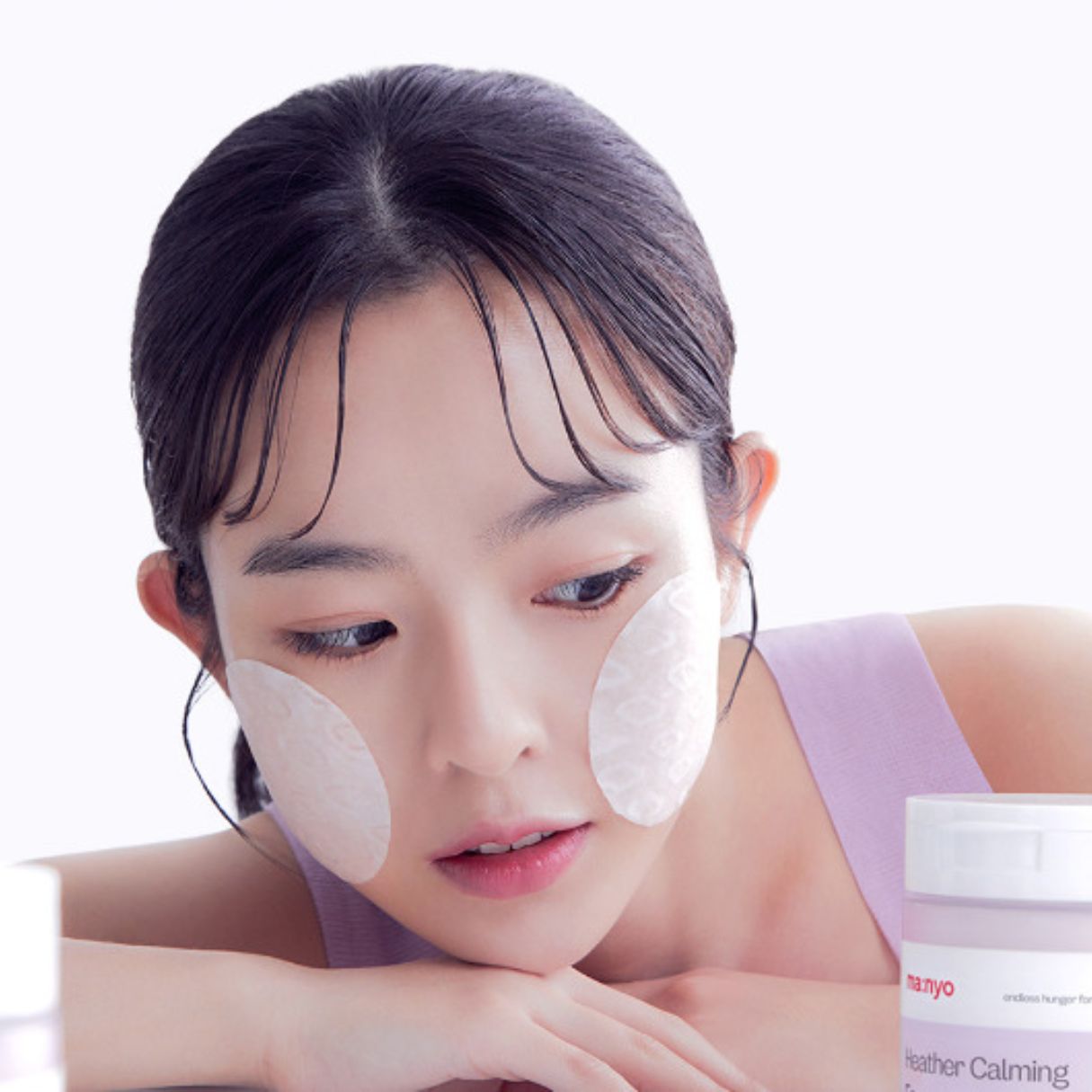 Ma:nyo Heather Calming Essence Pad toner pads, 60pcs, with soothing Heather extract for gentle skincare application.