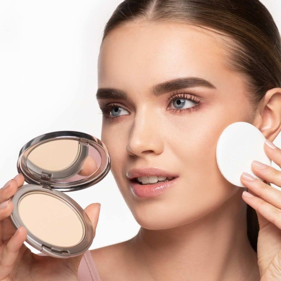 ARTDECO Hydra Mineral Compact Foundation refill in a sleek compact, featuring a smooth, creamy mineral foundation for natural coverage.