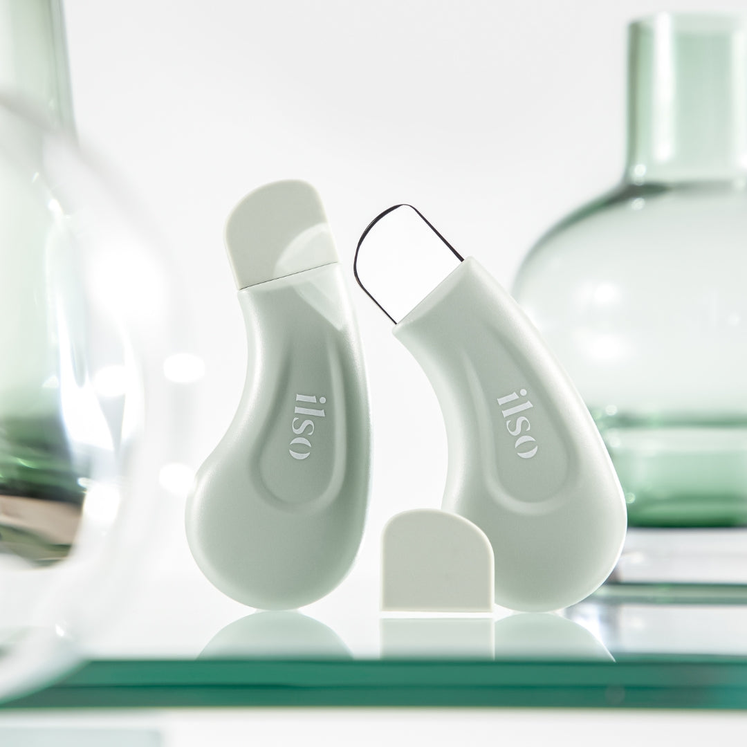 ILSO Deep Clean Master beauty tool with multiple brush heads for deep facial cleansing and skincare.