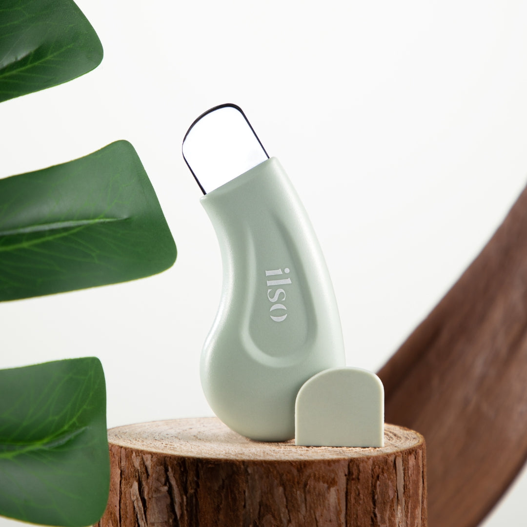 ILSO Deep Clean Master beauty tool with multiple cleaning heads for facial skincare and pore cleansing.