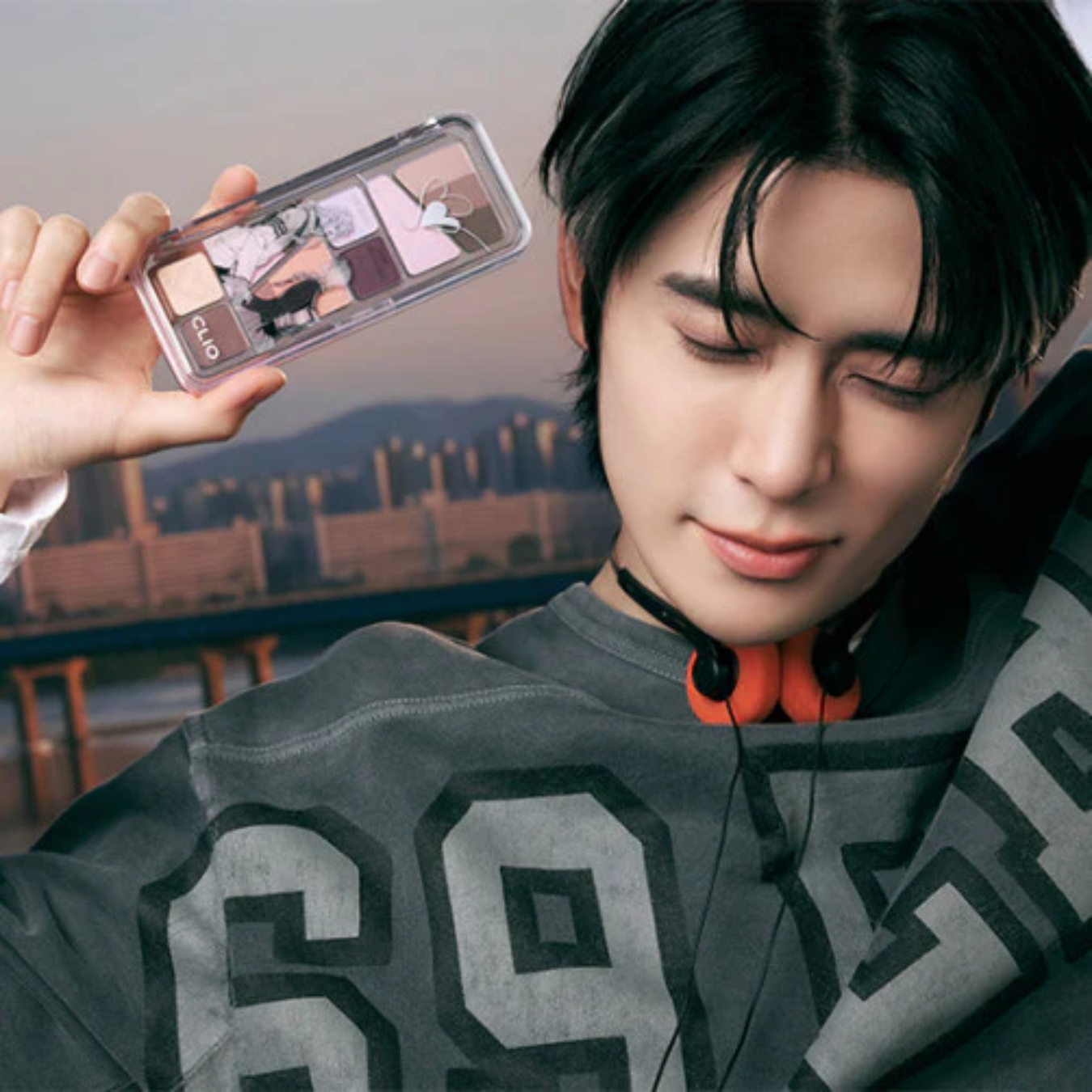 Clio Pro Eye Palette Air Unplugged Boy eyeshadow palette featuring neutral and bold shades, with Jaehyun NCT as model in promotional image.