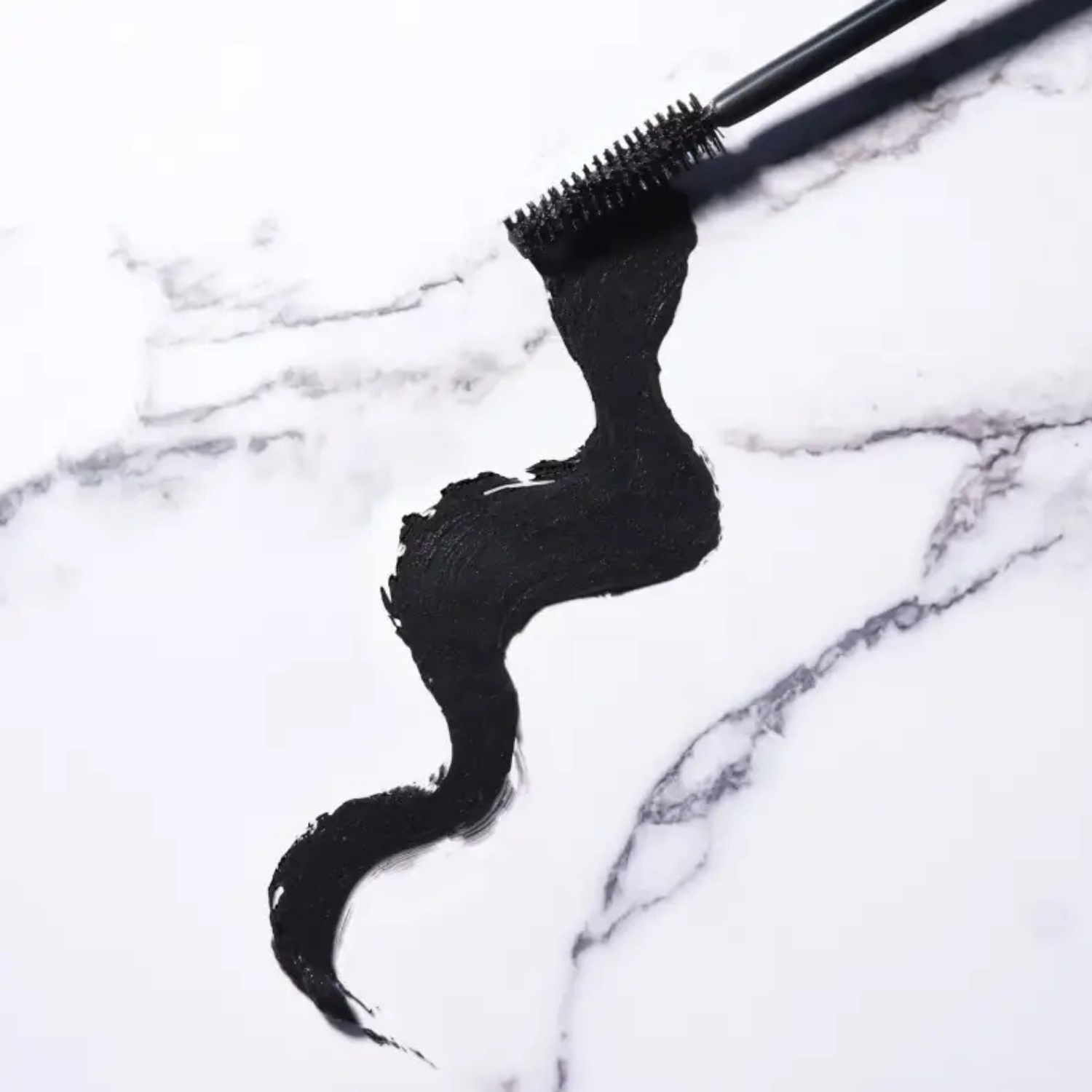 ARTDECO Lash Hero Tubing Mascara with a sleek black tube and wand applicator for defined, long-lasting lashes.