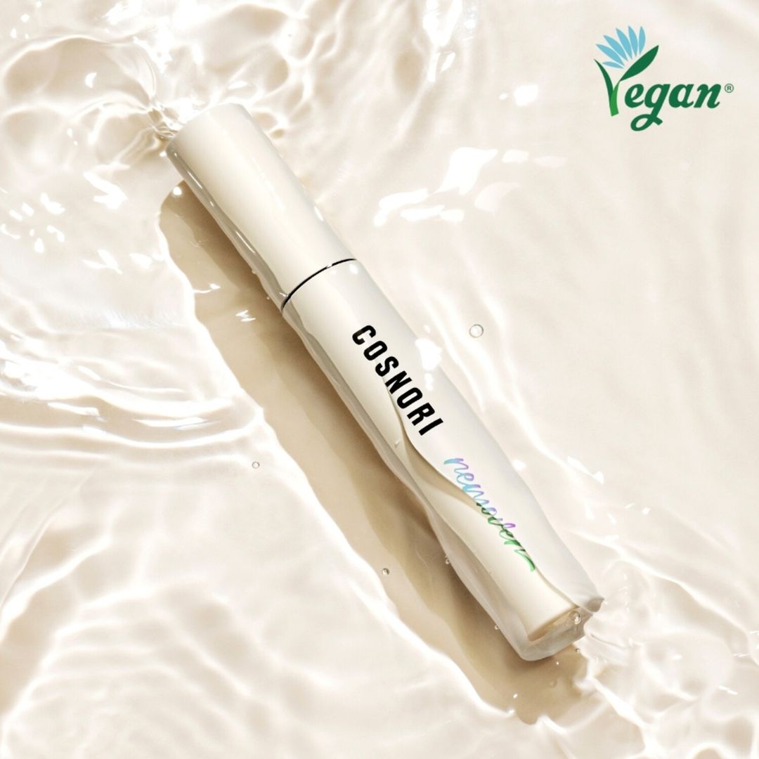 COSNORI long active mascara remover for lips and eyes, gentle makeup remover with a liquid formula in a clear bottle.
