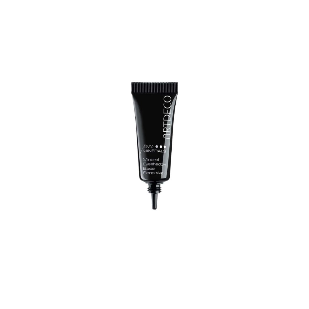 ARTDECO Mineral Eyeshadow Base Sensitive eyeshadow primer in a sleek container, designed to enhance eyeshadow application and longevity.