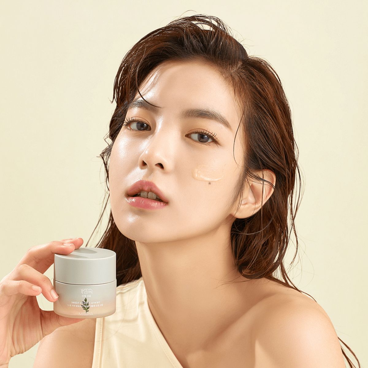 Missha Artemisia Calming Moisture Cream 50ml face moisturizer, showing the jar with calming herbal ingredients and soothing texture.