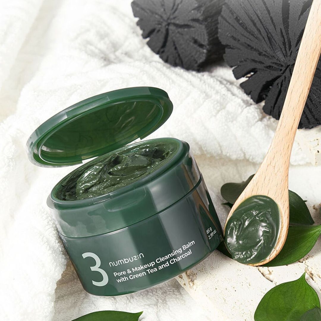 Numbuzin No. 3 Pore & Makeup Cleansing Balm with green tea and charcoal, 85g, in a sleek jar with a smooth balm texture.