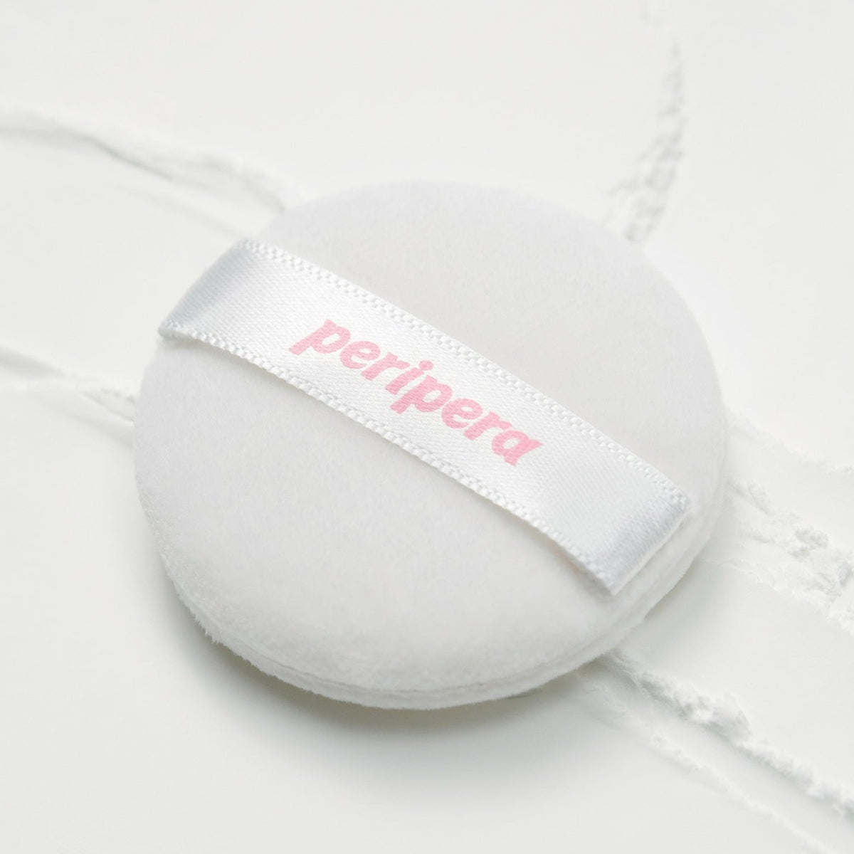 Peripera Oil Capture Priming Powder setting powder in a sleek compact, designed to mattify and control oil for a smooth finish.