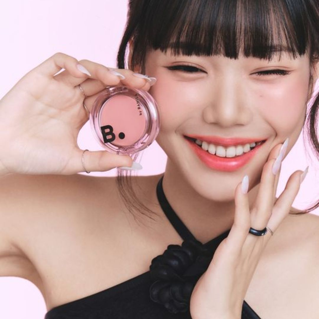Banila Co B. By Banila Priming Veil Cheek blush in PK01Glimmer with a soft pink and shimmer finish, applied on cheeks for a luminous look