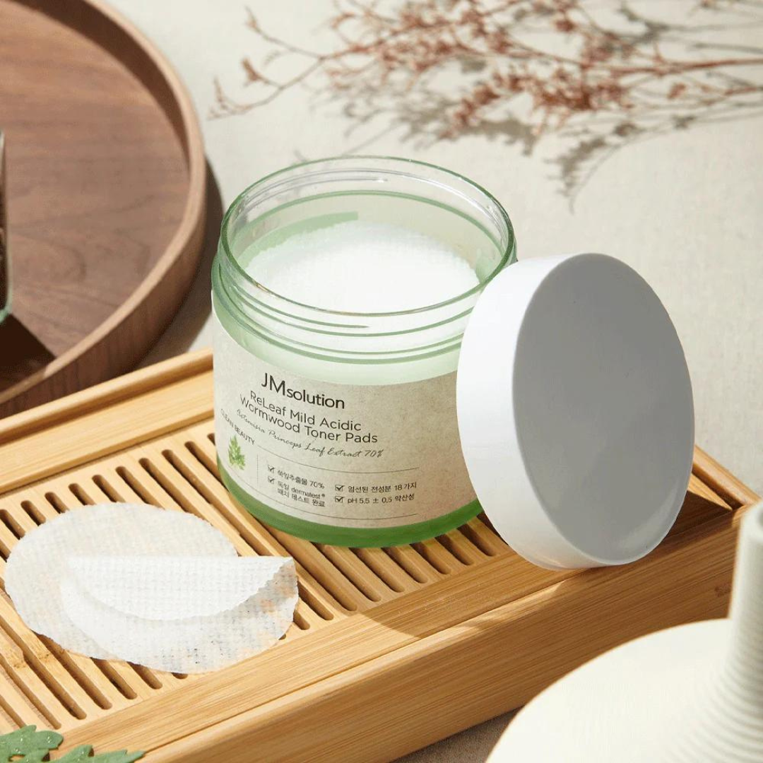 ReLeaf Mild Acidic Wormwood Toner Pads by JMsolution, 70 soft cotton pads for gentle facial toning and soothing skin.