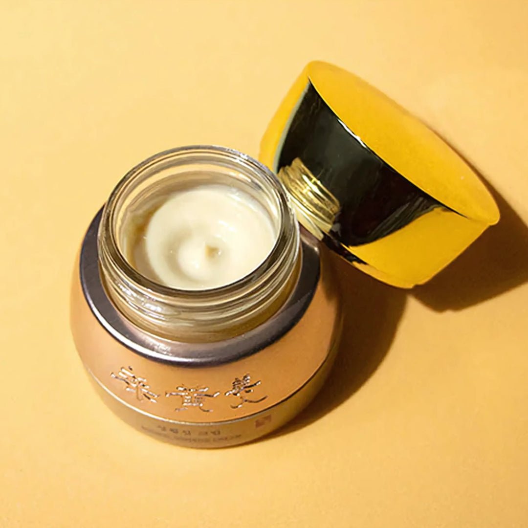Soosul Ginseng Face Moisturizer in a 60g jar, showing the creamy texture and natural ginseng ingredients for nourishing skin