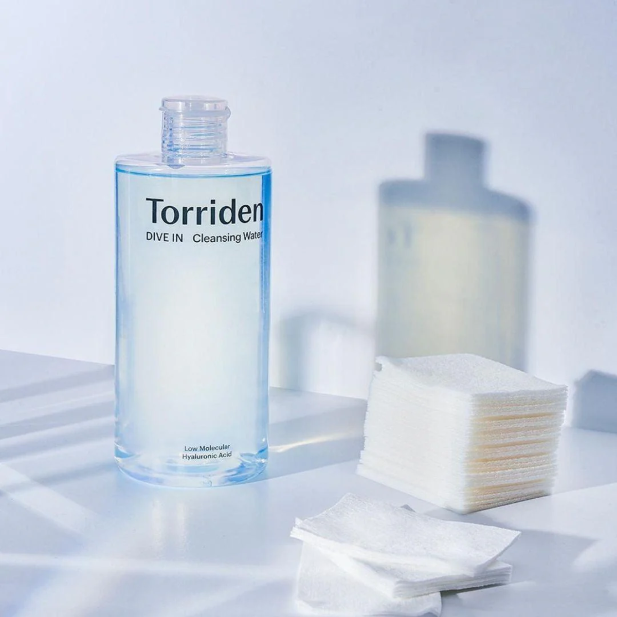 Torriden Dive-In Low Molecular Hyaluronic Acid Cleansing Water in a 400ml bottle, oil-free micellar water for gentle facial cleansing.