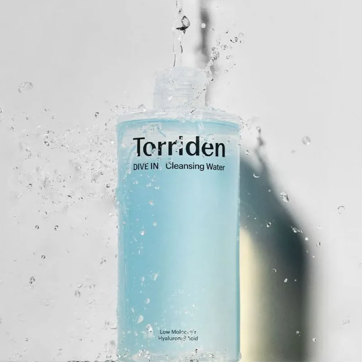 Torriden Dive-In Low Molecular Hyaluronic Acid Cleansing Water in a 400ml bottle, featuring clear liquid and minimalist packaging.
