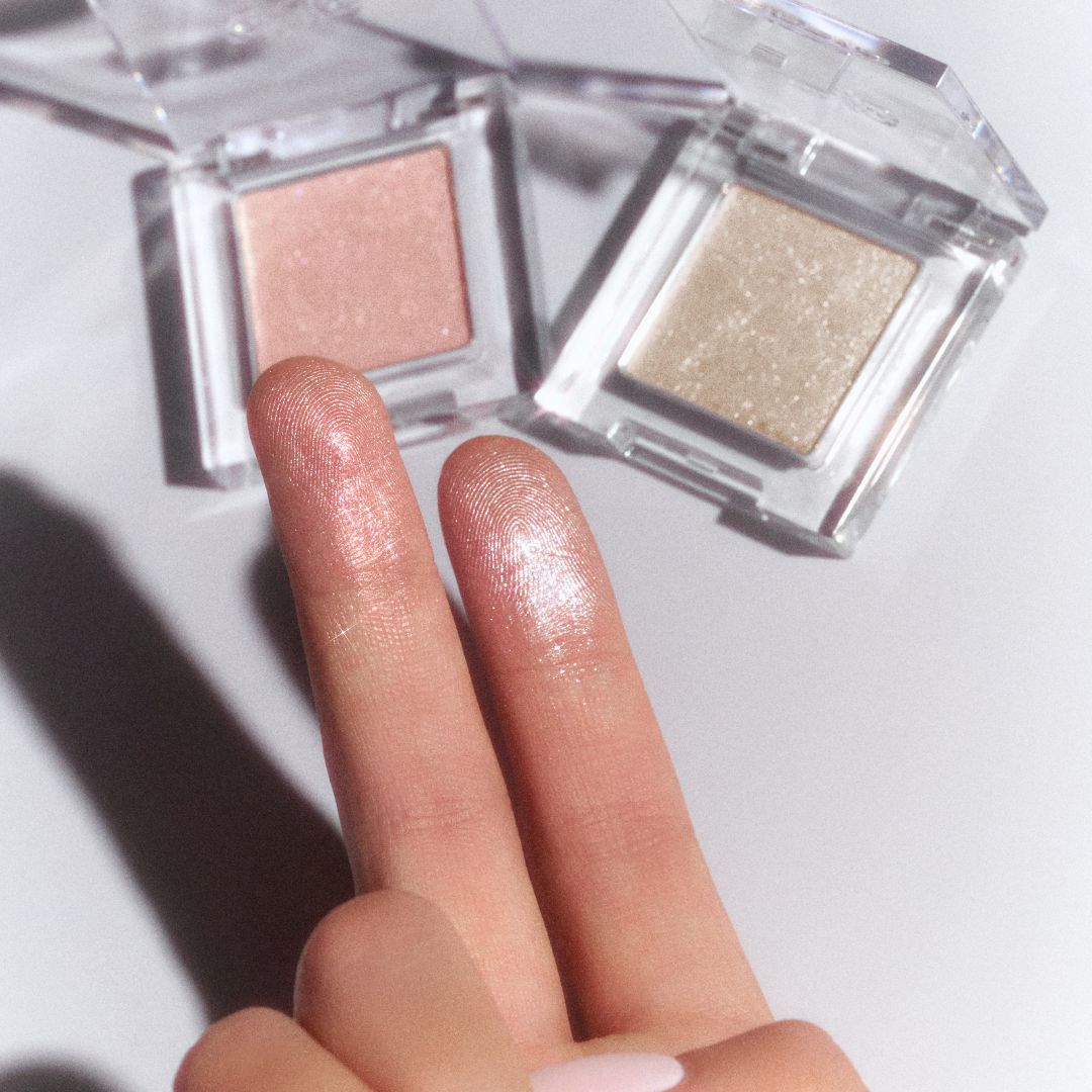 Clio Pro Single Shadow 23FW eyeshadow with smooth, pigmented texture in a neutral shade, showcased in a close-up image.