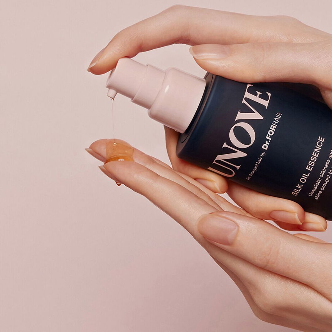 UNOVE Silk Oil Essence 70ml conditioner and treatment bottle with sleek packaging and clear labeling.