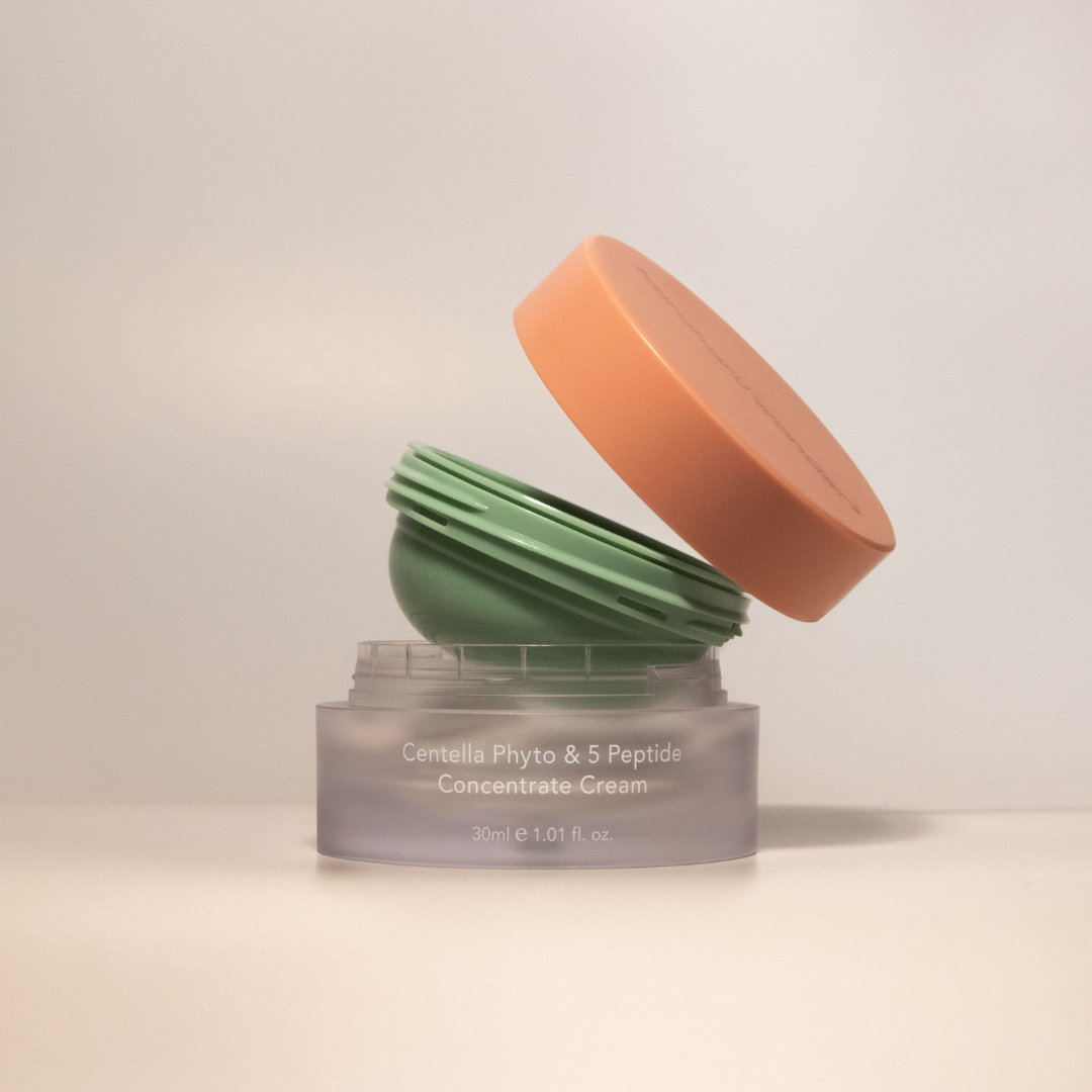 Haruharu Wonder Centella Phyto & 5 Peptide Concentrate Cream face moisturizer jar, 30ml, with herbal and peptide ingredients.