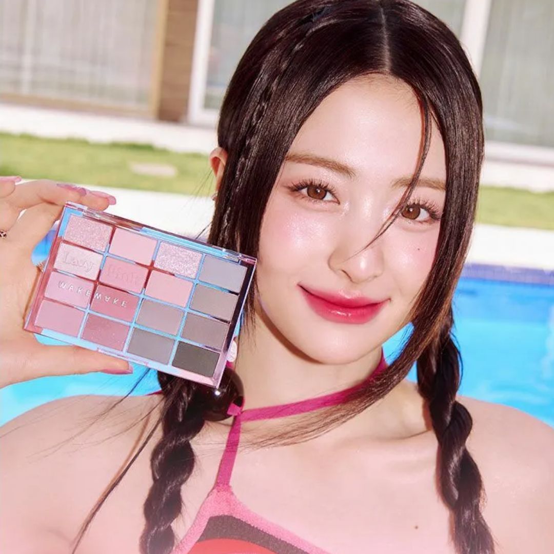 Wakemake Soft Blurring Eye Palette eyeshadow with blendable shades in a sleek palette, shown with Yunjin-inspired makeup look.