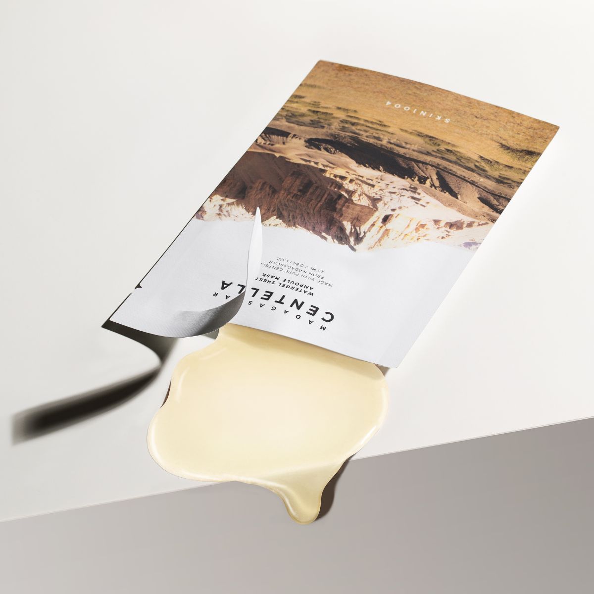 SKIN1004 Madagascar Centella Watergel Sheet Mask, hydrating face mask with soothing Centella extract, designed for skin recovery and moisture.