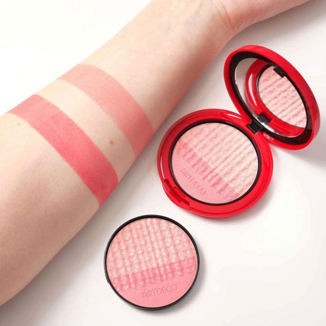 ARTDECO Blush Couture in elegant compact, showcasing soft pink blush with a mirror, perfect for a natural glow.