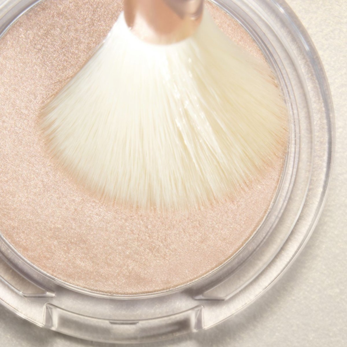 Banila Co B. By Banila Silky Glow Highlighter | La Cosmetique