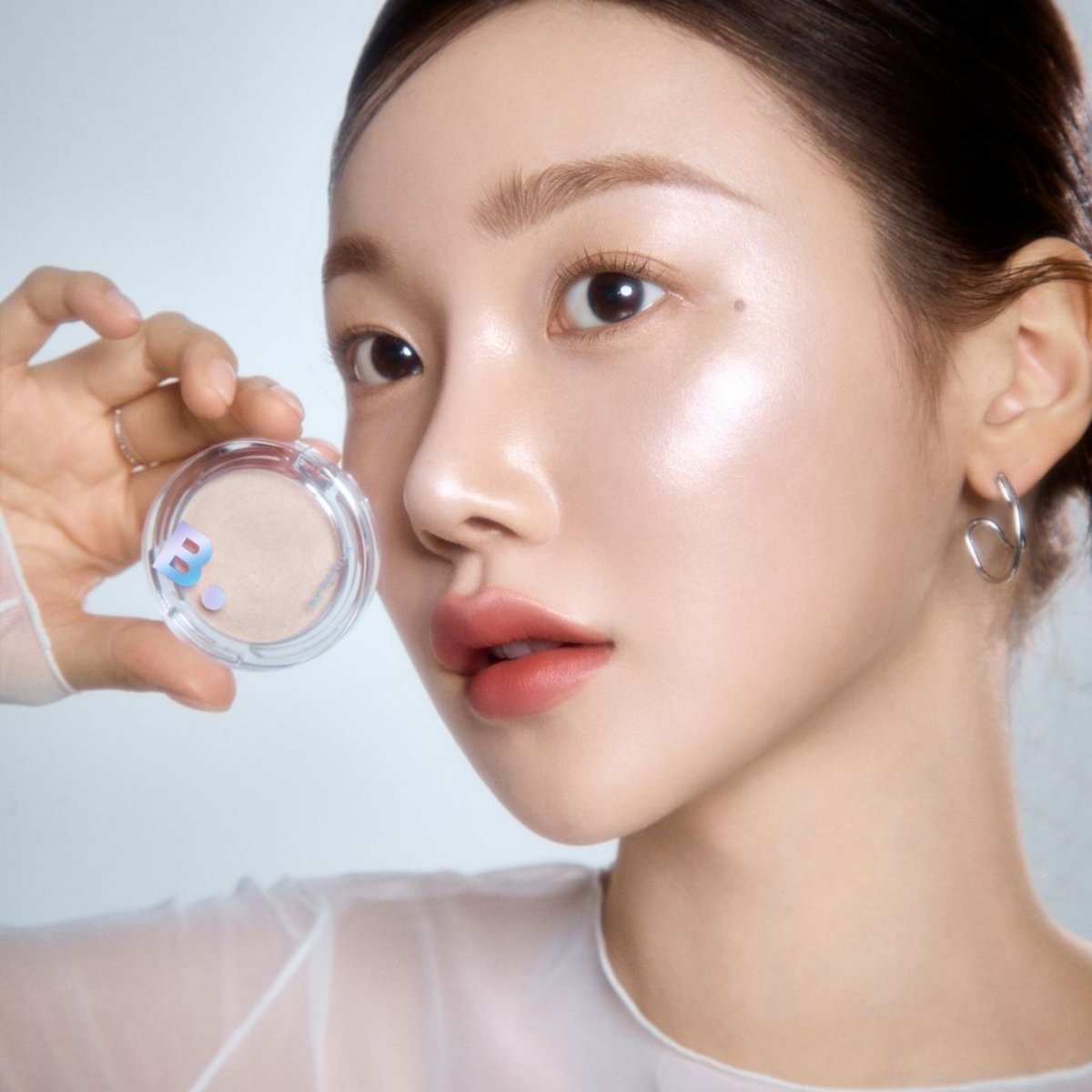 Banila Co B. By Banila Silky Glow Highlighter | La Cosmetique