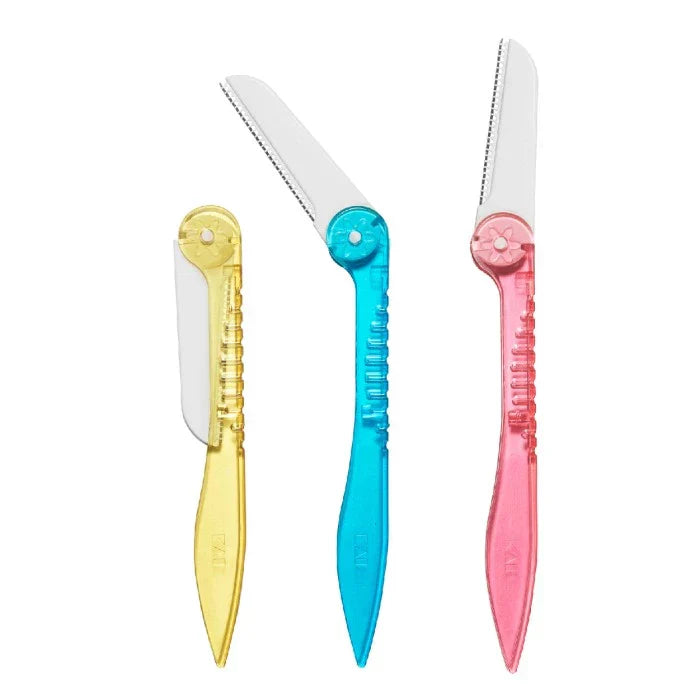Fillimilli foldable wide eyebrow razor, a makeup brush with a sleek design, used for shaping and grooming eyebrows.
