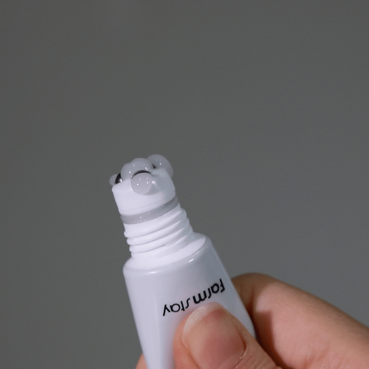 Farmstay Collagen Water Full Moist Rolling Eye Serum 25ml | La Cosmetique