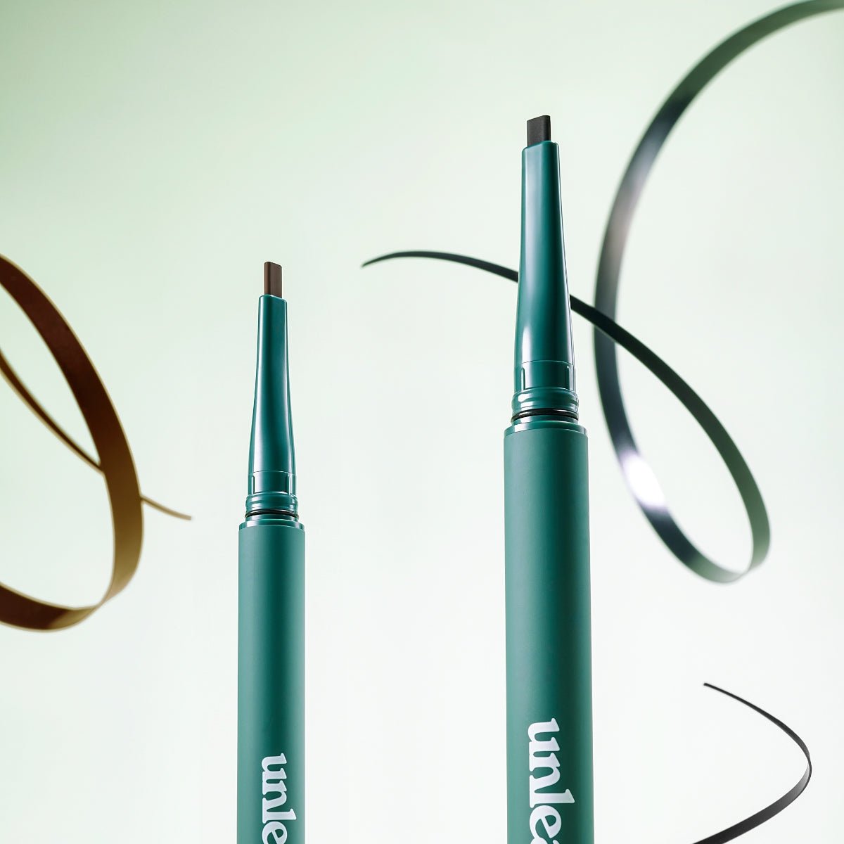Unleashia Easy Glide Flat Eyeliner | La Cosmetique