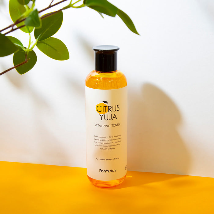 Farmstay Citrus Yuja Vitalizing Toner in a 280ml bottle, featuring fresh citrus and Yuja fruit extracts for revitalizing skin.