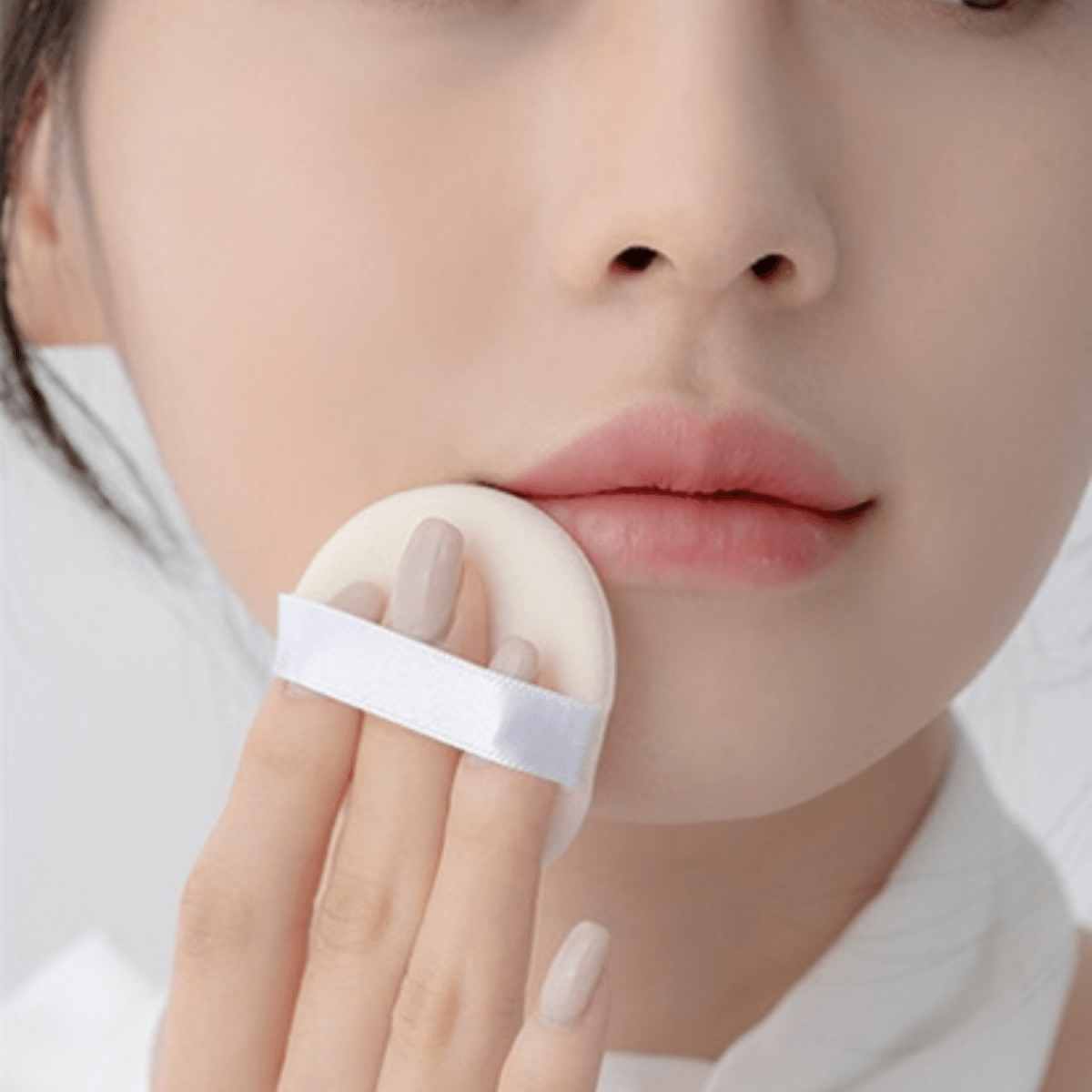B.O.M Fixing Flex Powder Pact 7.5G setting powder with a compact case, designed to set makeup and control shine.