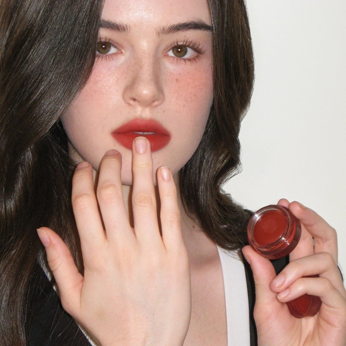 AOU Cosmetics Floofy Matte Balm | La Cosmetique