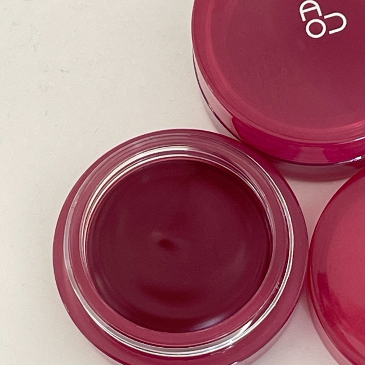 AOU Cosmetics Floofy Matte Balm | La Cosmetique