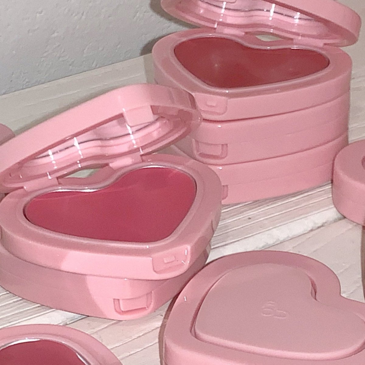 AOU Cosmetics Glowy Cream Blush | La Cosmetique