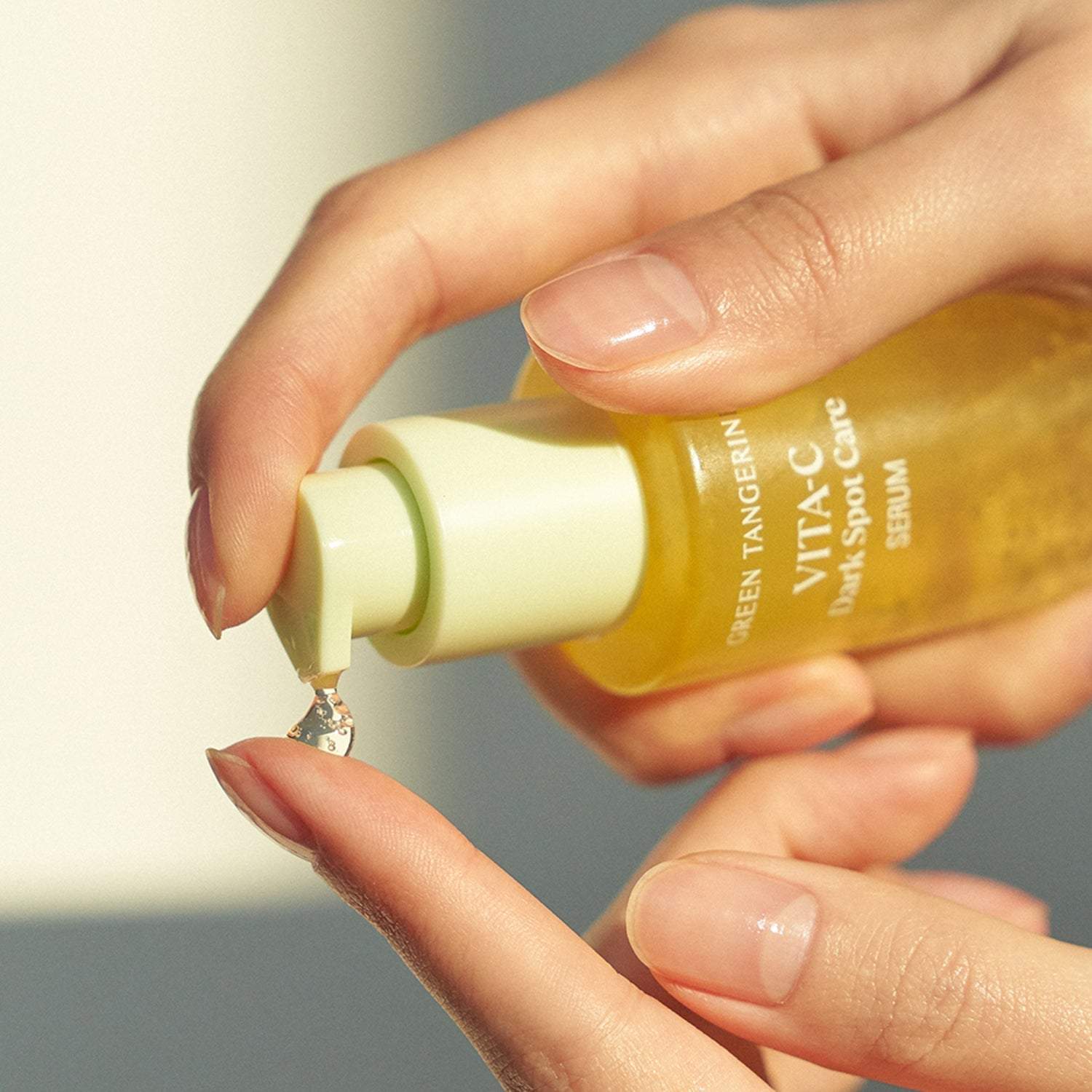 Goodal Green Tangerine Vita C Dark Spot Care Serum in 40ml bottle, featuring fresh green tangerine ingredients for brightening skin.