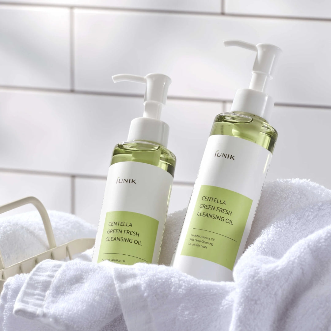 iUNIK Centella Green Fresh Cleansing Oil 200ml bottle with a pump dispenser, showcasing the product label and clear liquid content.