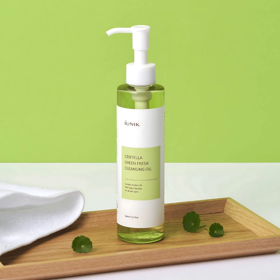 iUNIK Centella Green Fresh Cleansing Oil 200ml bottle with pump and green label, suitable for gentle facial cleansing