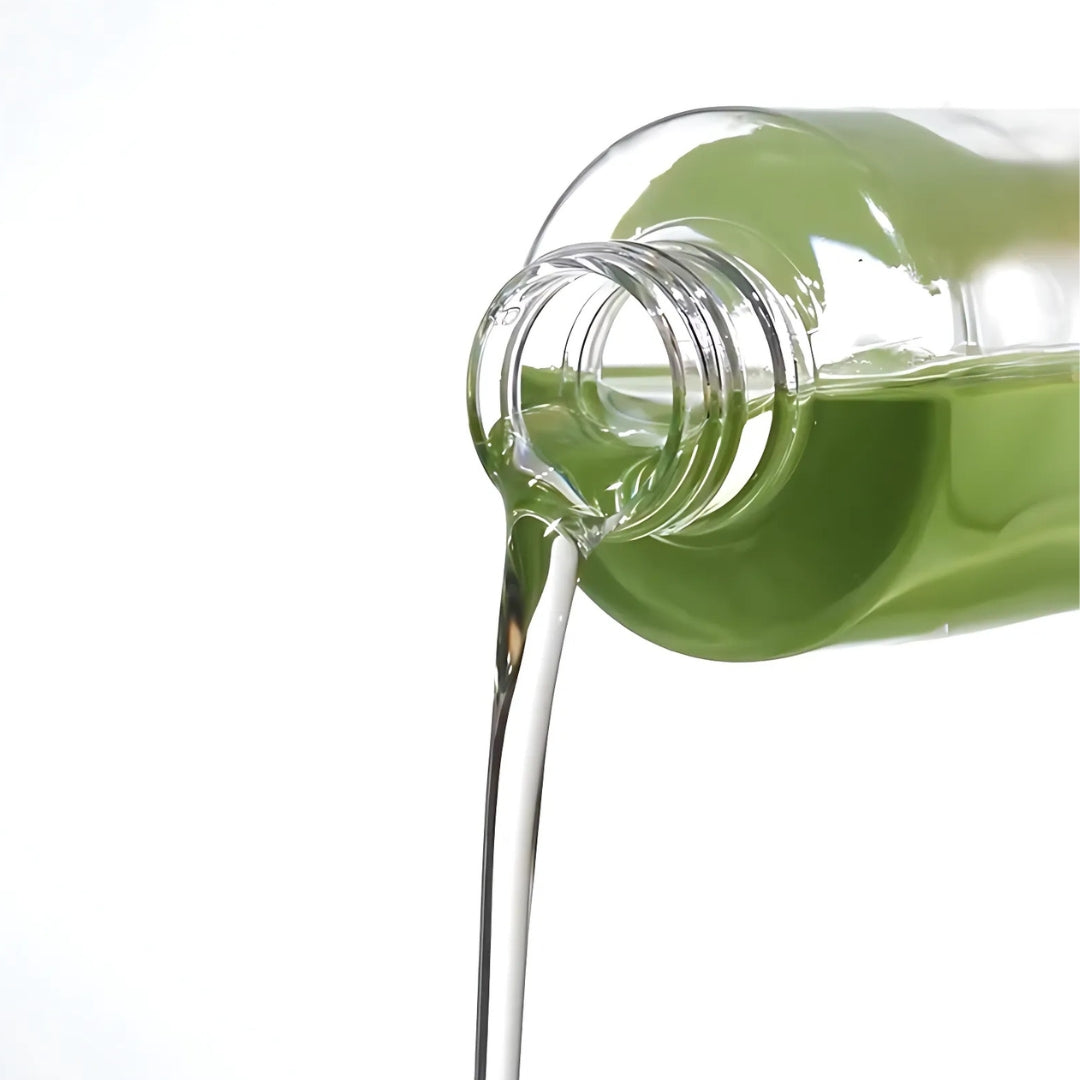 iUNIK Centella Green Fresh Cleansing Oil 200ml bottle with clear label and pump dispenser, suitable for gentle facial cleansing