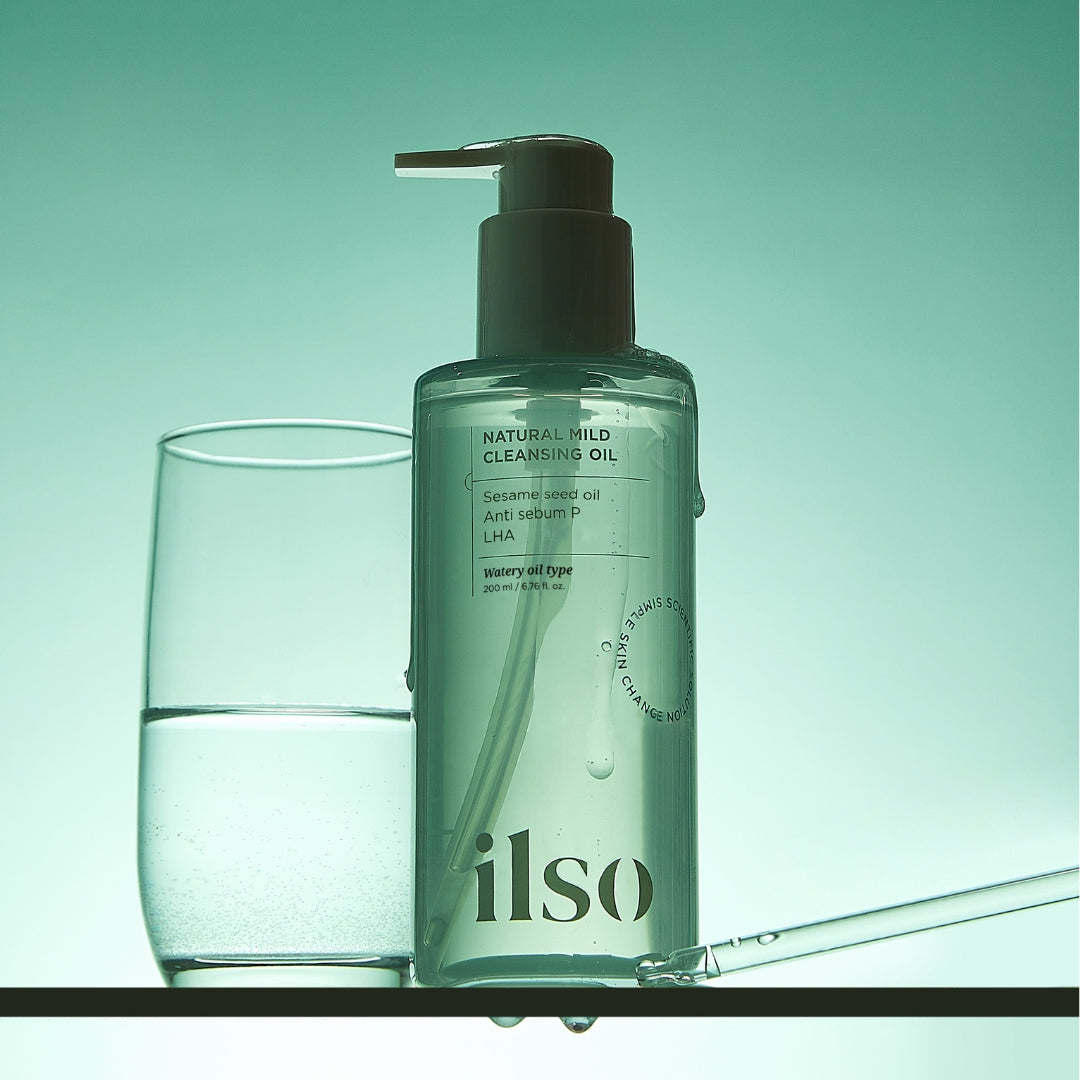 Bottle of ILSO Natural Mild Cleansing Oil 200ml for gentle facial cleansing, showing clear liquid and minimalist label.