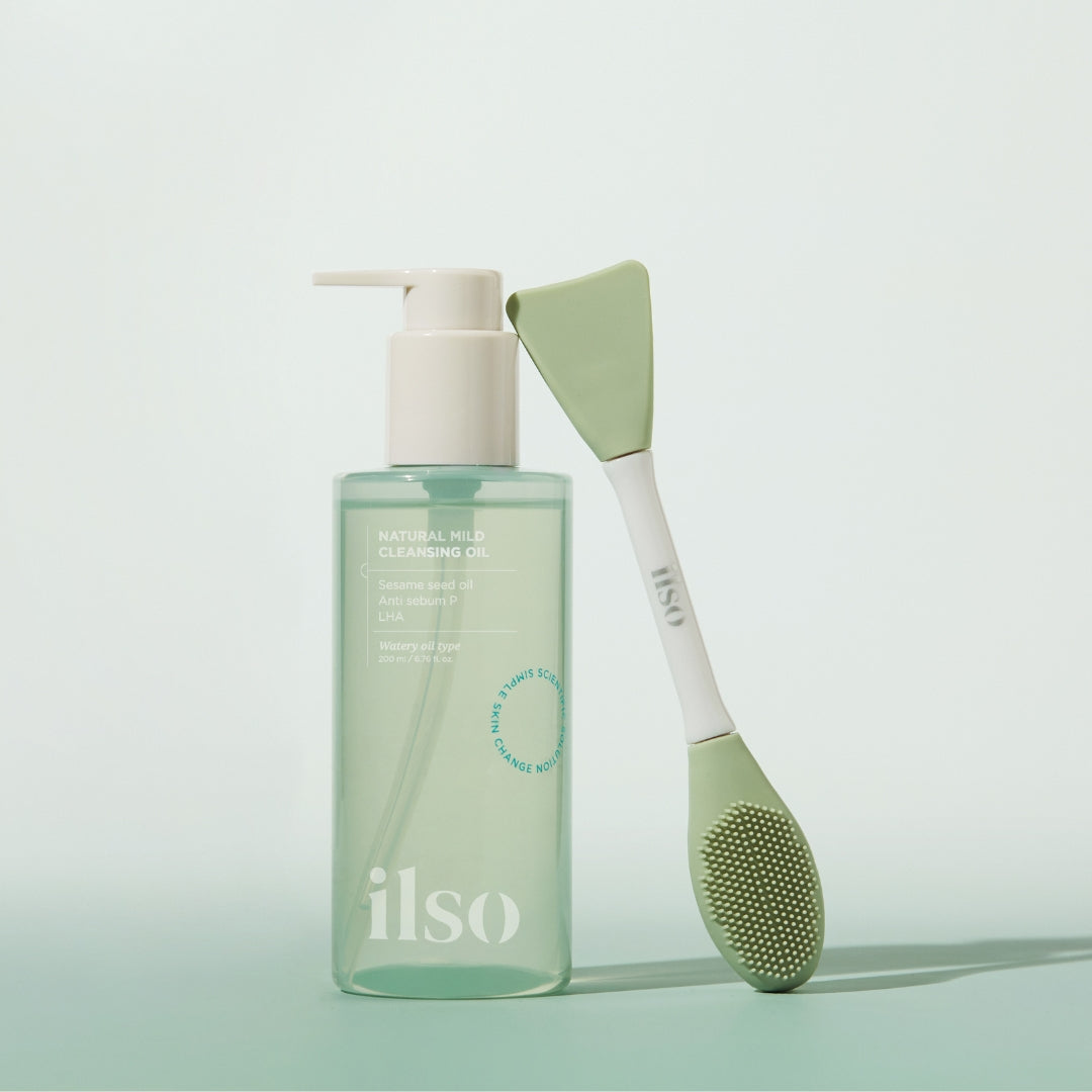 ILSO Natural Mild Cleansing Oil 200ml bottle with clear liquid, designed for gentle facial cleansing and skincare.