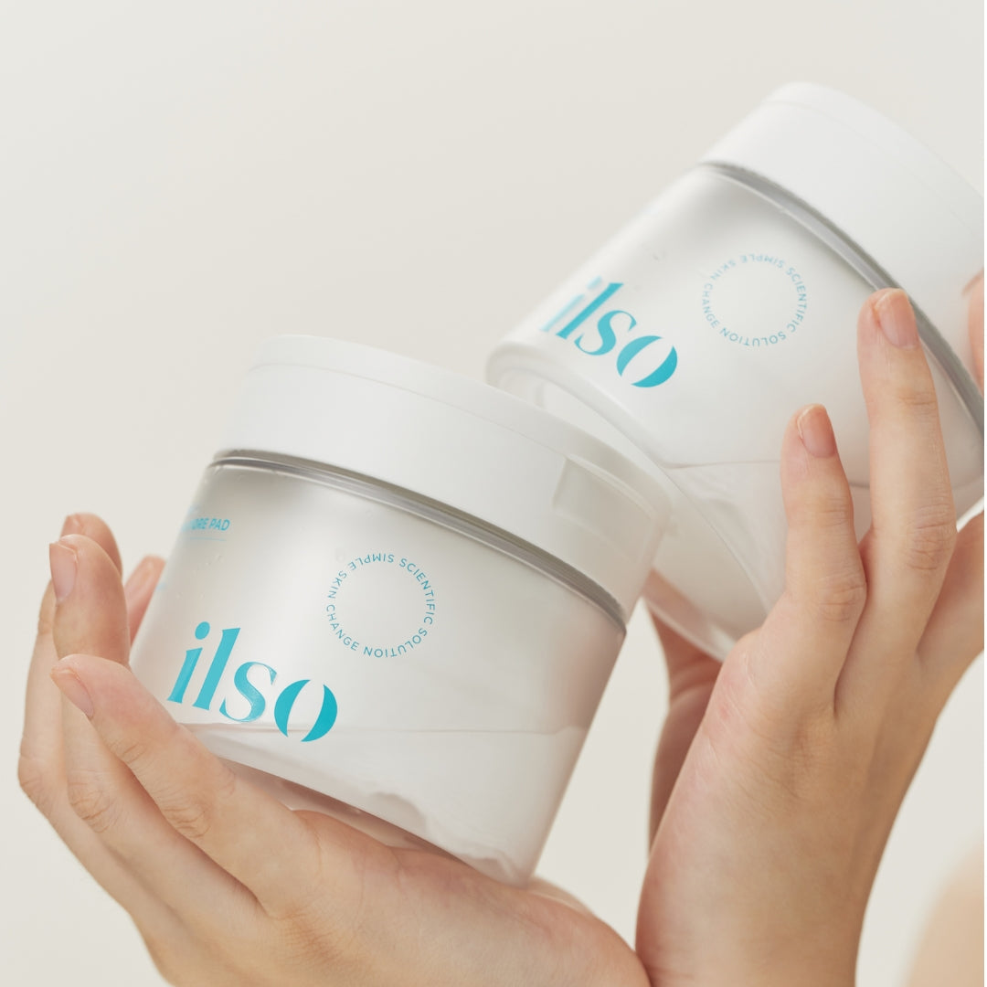 ILSO Moringa Purifying Pore Pad toner pads for deep cleansing, shown in a container with 60 pads on a clean surface.
