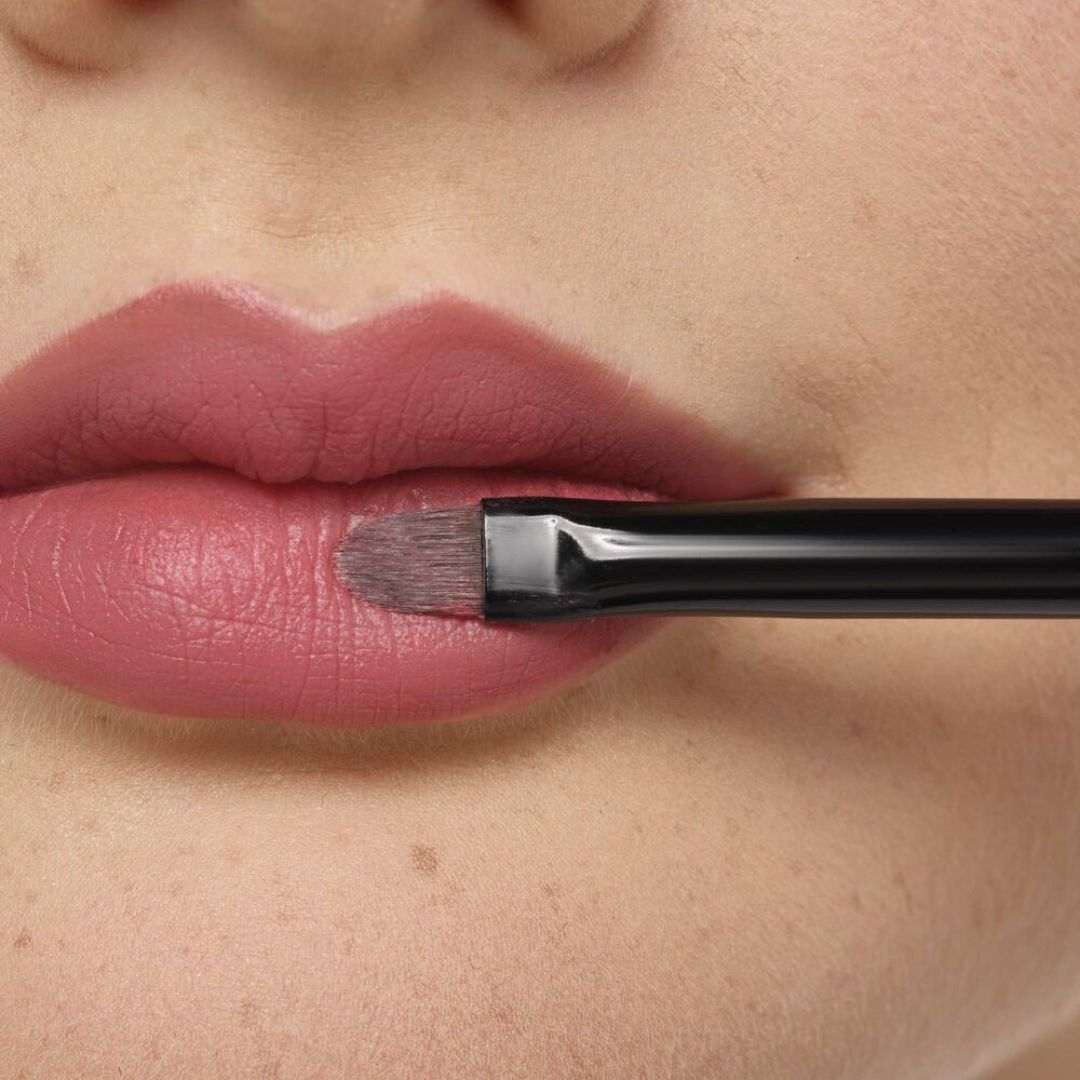 ARTDECO lip brush makeup brush with fine tapered bristles for precise lip application