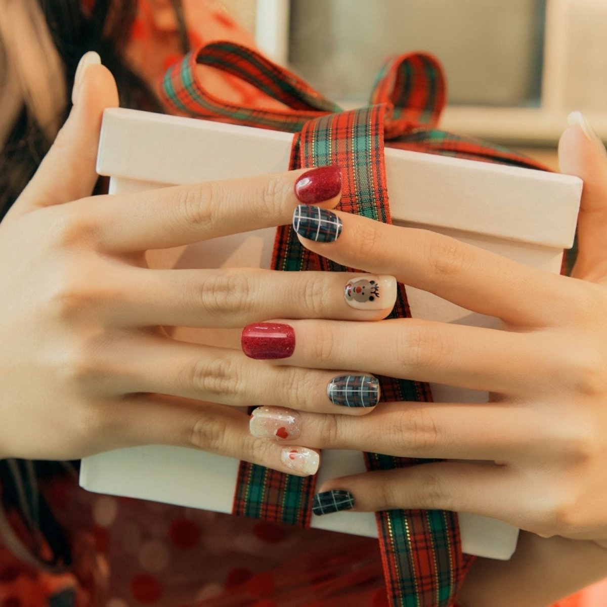 Ohora Semi - Cured Gel Nail - N Gomdolph & Santagom | La Cosmetique