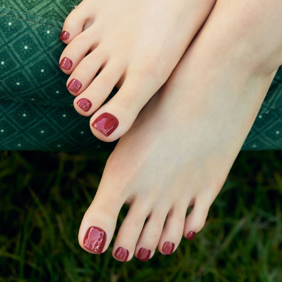 Ohora Semi - Cured Gel Pedicure - P Tint Burgundy | La Cosmetique