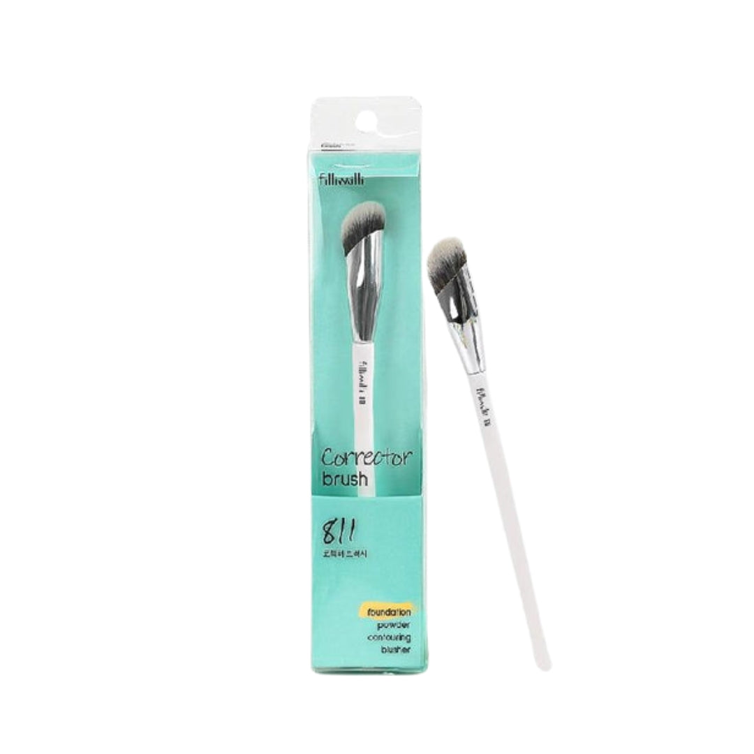Fillimilli Corrector Brush 811 makeup brush with soft bristles for precise concealer application and blending.