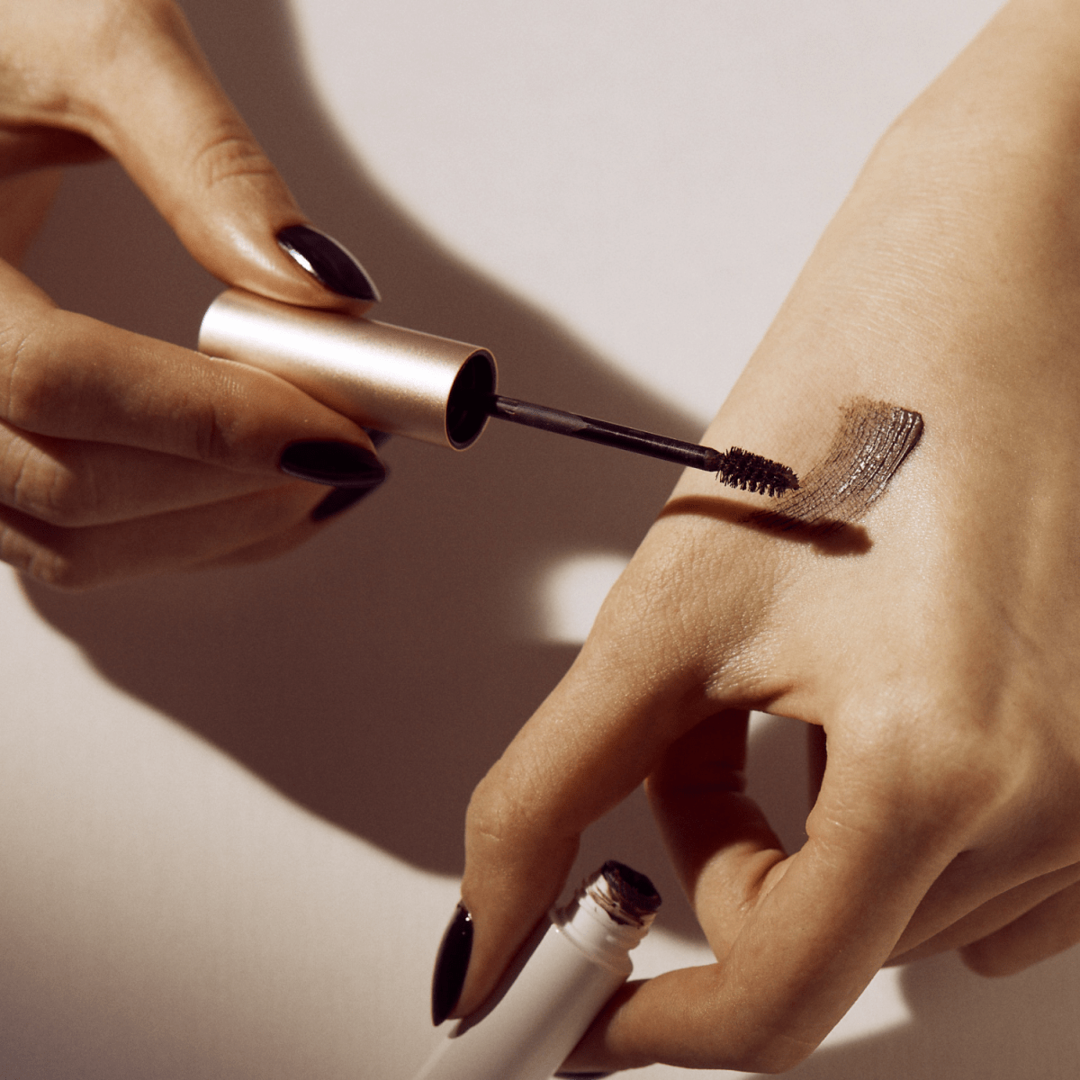 Hince Signature Brow Shaper | La Cosmetique