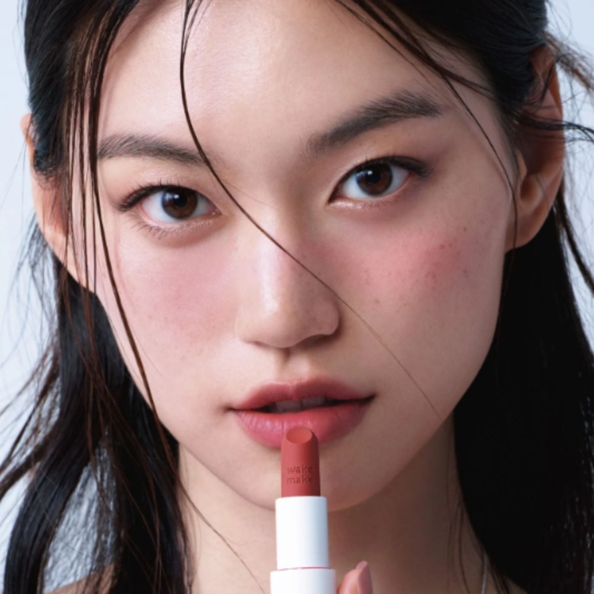 Wakemake Soft Blurring Balm Stick | La Cosmetique