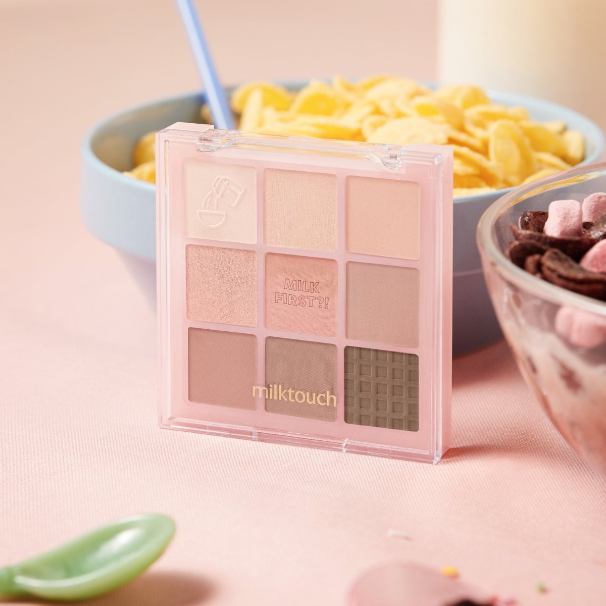 Milk Touch Tone - On Shadow Palette | La Cosmetique
